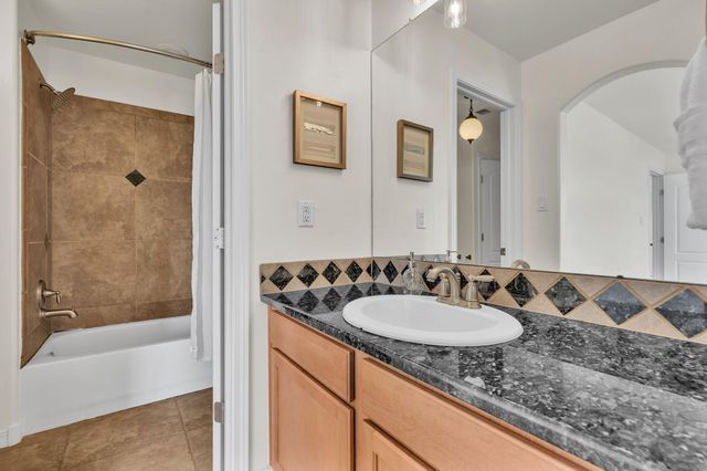 608 Bosque Verde Lane NW, Albuquerque, NM 87104