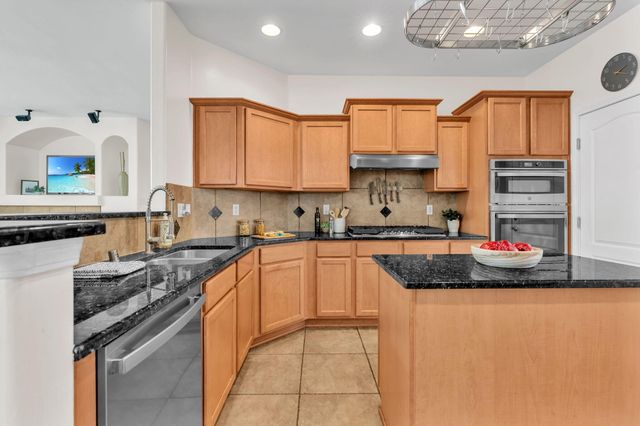 608 Bosque Verde Lane NW, Albuquerque, NM 87104