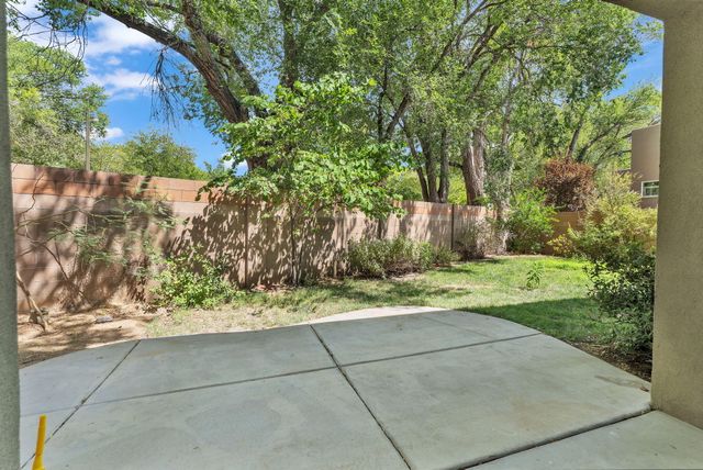 608 Bosque Verde Lane NW, Albuquerque, NM 87104