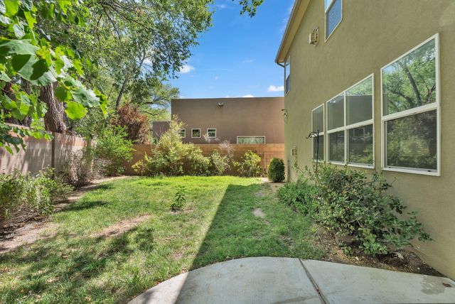 608 Bosque Verde Lane NW, Albuquerque, NM 87104