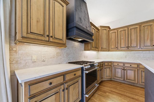 1817 N Cranbrook Cir, Wichita, KS 67206