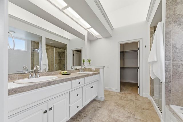 1817 N Cranbrook Cir, Wichita, KS 67206