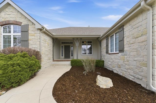 1817 N Cranbrook Cir, Wichita, KS 67206