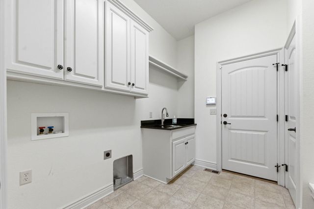 1817 N Cranbrook Cir, Wichita, KS 67206