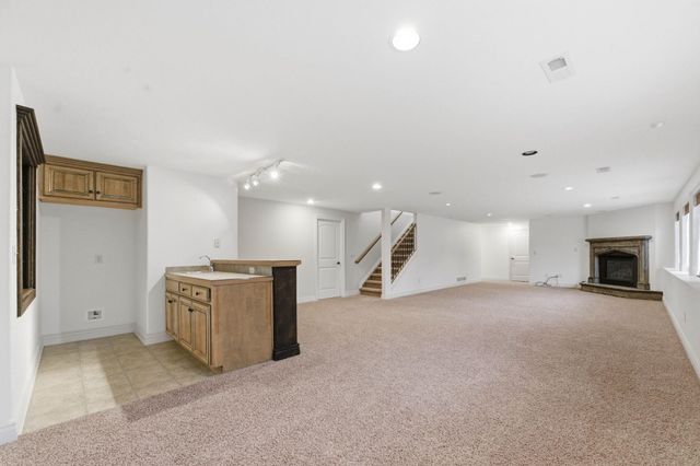 1817 N Cranbrook Cir, Wichita, KS 67206