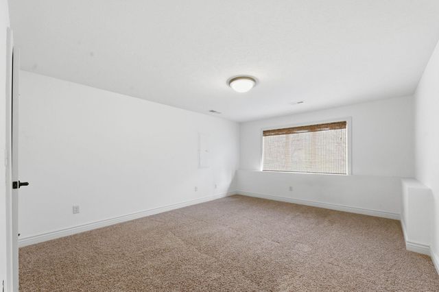 1817 N Cranbrook Cir, Wichita, KS 67206