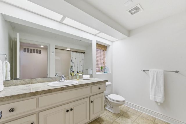 1817 N Cranbrook Cir, Wichita, KS 67206