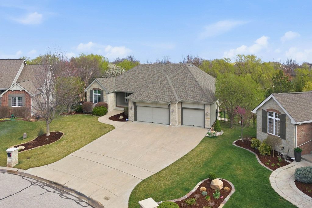 1817 N Cranbrook Cir, Wichita, KS 67206