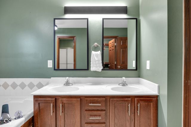 4443 W Windsong Court, New Palestine, IN 46163