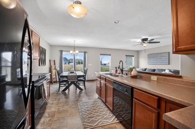 4134 Mockingbird Ln., Waterloo, IA 50701