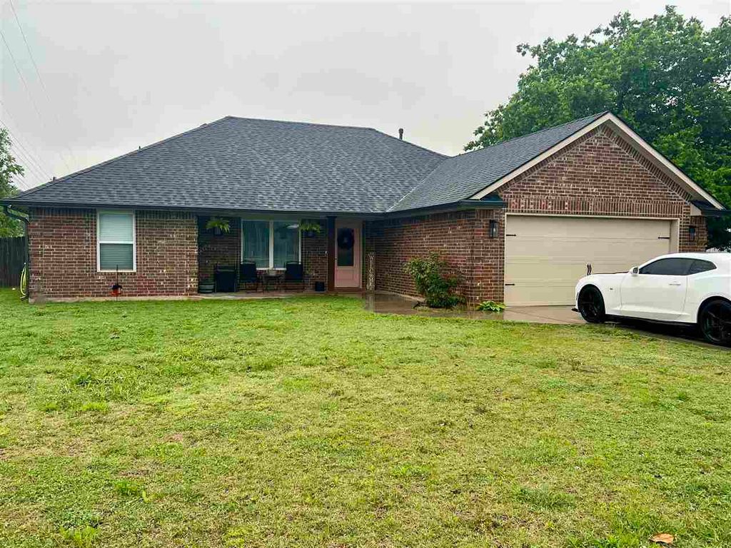 509 G St, Elgin, OK 73538