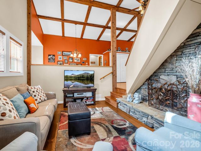 78 Wahuhu Court, Brevard, NC 28712