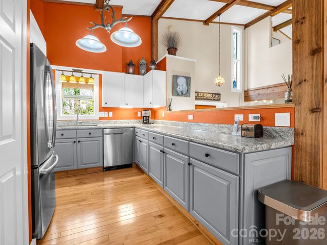 78 Wahuhu Court, Brevard, NC 28712