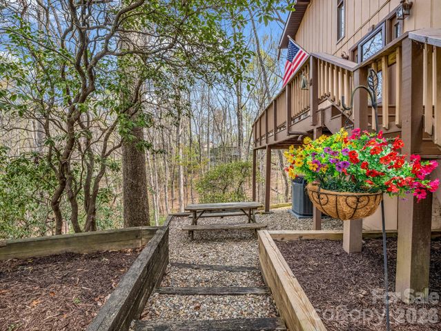 78 Wahuhu Court, Brevard, NC 28712