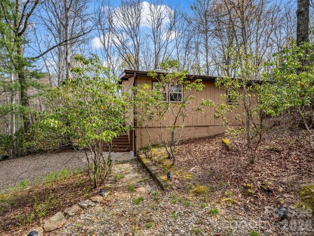 78 Wahuhu Court, Brevard, NC 28712