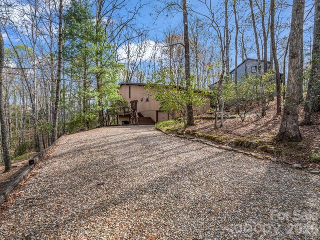 78 Wahuhu Court, Brevard, NC 28712