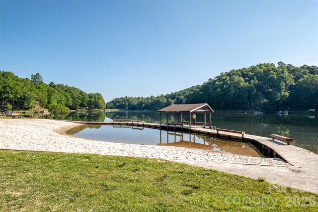 78 Wahuhu Court, Brevard, NC 28712