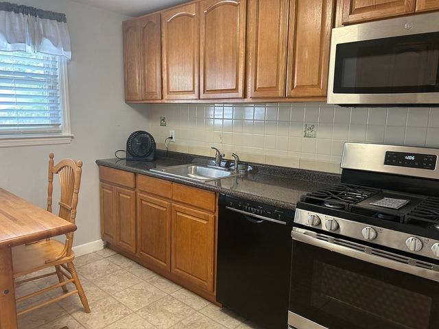 6-8 Genetti Circle 6, Bedford, MA 01730