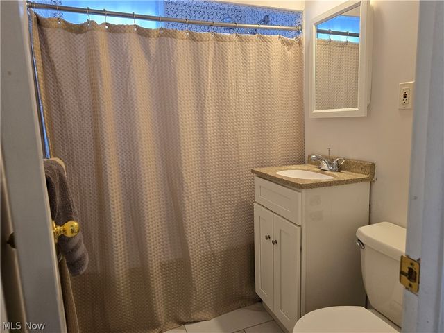 27 Grandmere Drive, Bedford, OH 44146