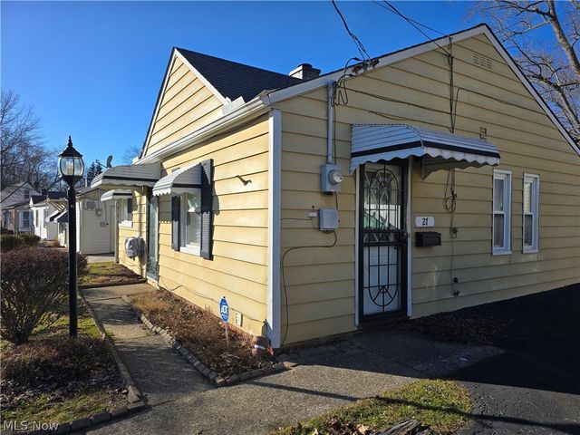 27 Grandmere Drive, Bedford, OH 44146