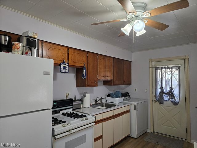 27 Grandmere Drive, Bedford, OH 44146