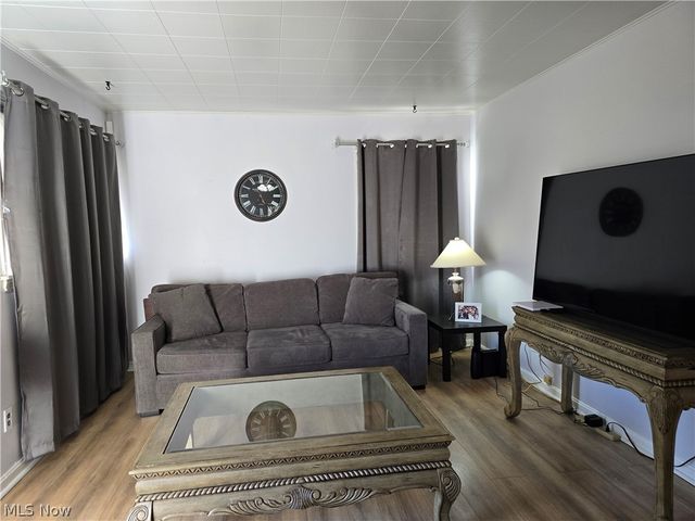 27 Grandmere Drive, Bedford, OH 44146