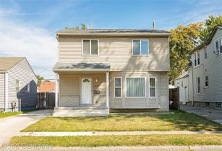 1021 E Granet Avenue, Hazel Park, MI 48030