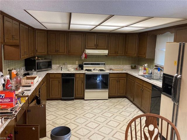 240 Driftwood RD, Virginia Beach, VA 23452