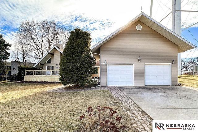 2203 Beaver Lake Boulevard, Plattsmouth, NE 68048