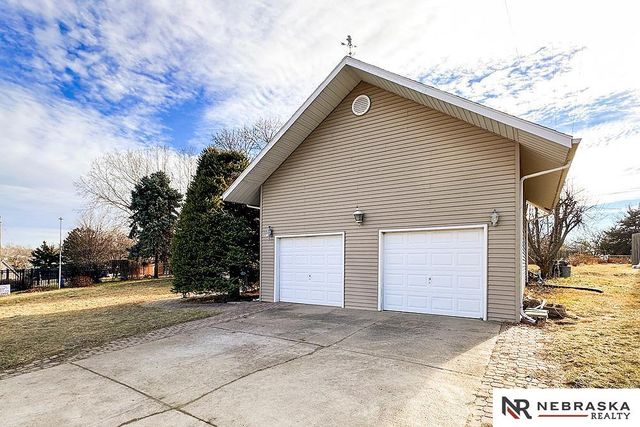 2203 Beaver Lake Boulevard, Plattsmouth, NE 68048