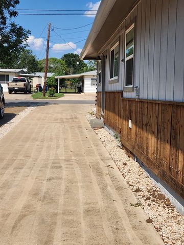 201 Pearl St, Kerrville, TX 78028