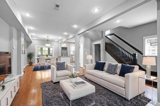 6409 S Champlain Avenue, Chicago, IL 60637