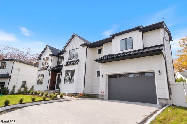 333 Harrison St, Paramus Boro, NJ 07652