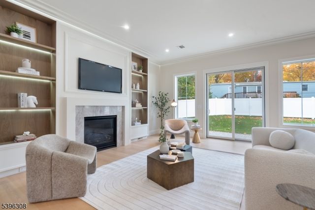 333 Harrison St, Paramus Boro, NJ 07652