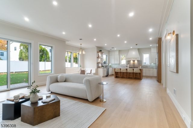 333 Harrison St, Paramus Boro, NJ 07652