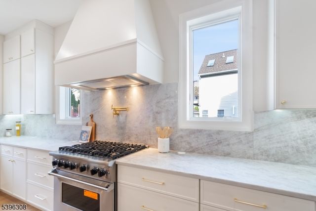 333 Harrison St, Paramus Boro, NJ 07652