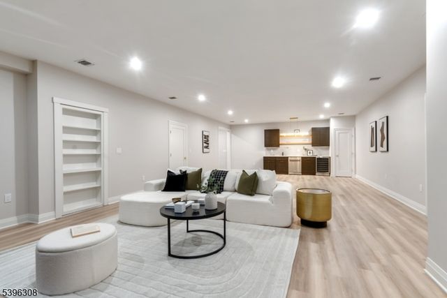 333 Harrison St, Paramus Boro, NJ 07652