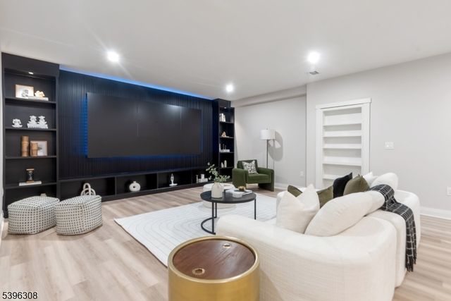 333 Harrison St, Paramus Boro, NJ 07652