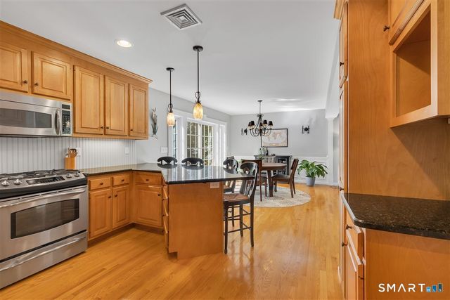 21 Church Terrace, Newington, CT 06111