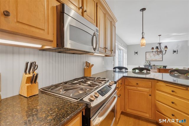 21 Church Terrace, Newington, CT 06111