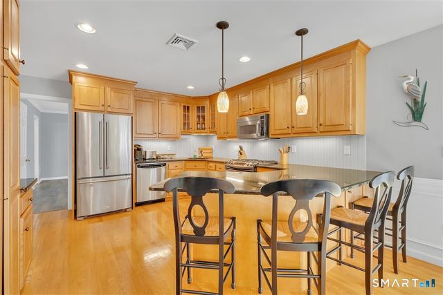 21 Church Terrace, Newington, CT 06111