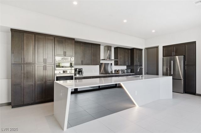 17 Promenade Isle Lane, Henderson, NV 89011