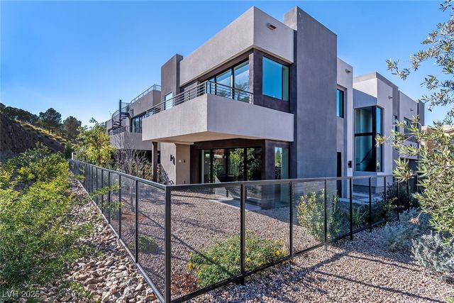 17 Promenade Isle Lane, Henderson, NV 89011