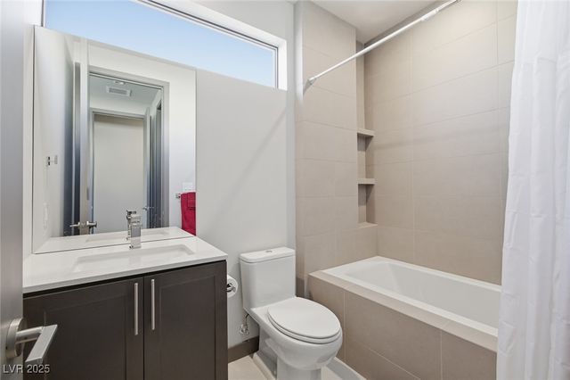 17 Promenade Isle Lane, Henderson, NV 89011