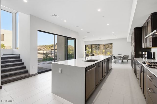 17 Promenade Isle Lane, Henderson, NV 89011