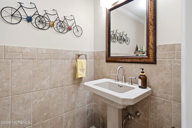 216 Yale Drive, Lincroft, NJ 07738