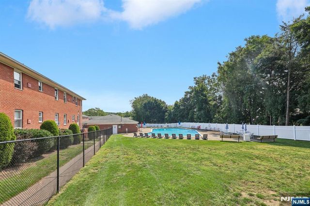 1130 Valley Road 1B, Wayne, NJ 07470