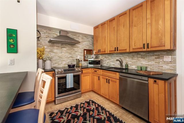 1 Claridge Drive 408, Verona, NJ 07044