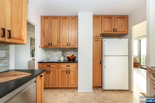 1 Claridge Drive 408, Verona, NJ 07044