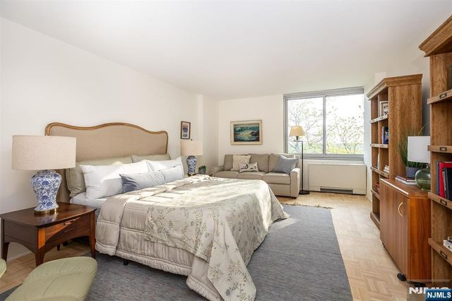 1 Claridge Drive 408, Verona, NJ 07044